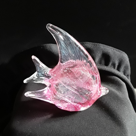 PINK FISH PAPERWEIGHT - Picture 5 of 5